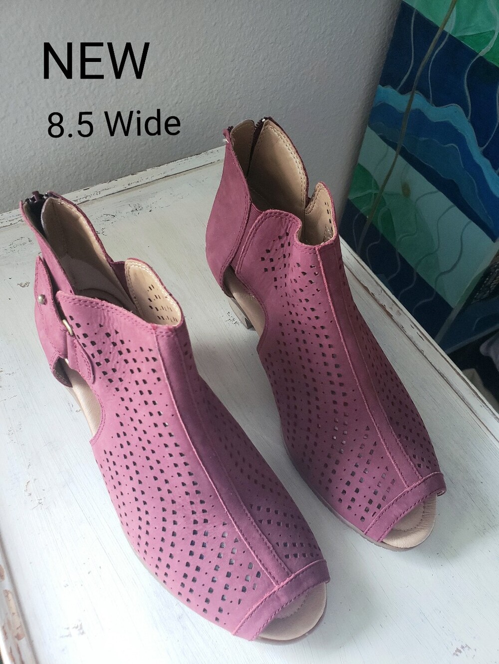 Earth Keri Burgundy Perforated Peep Toe Booties Sz 8.5 D Wide